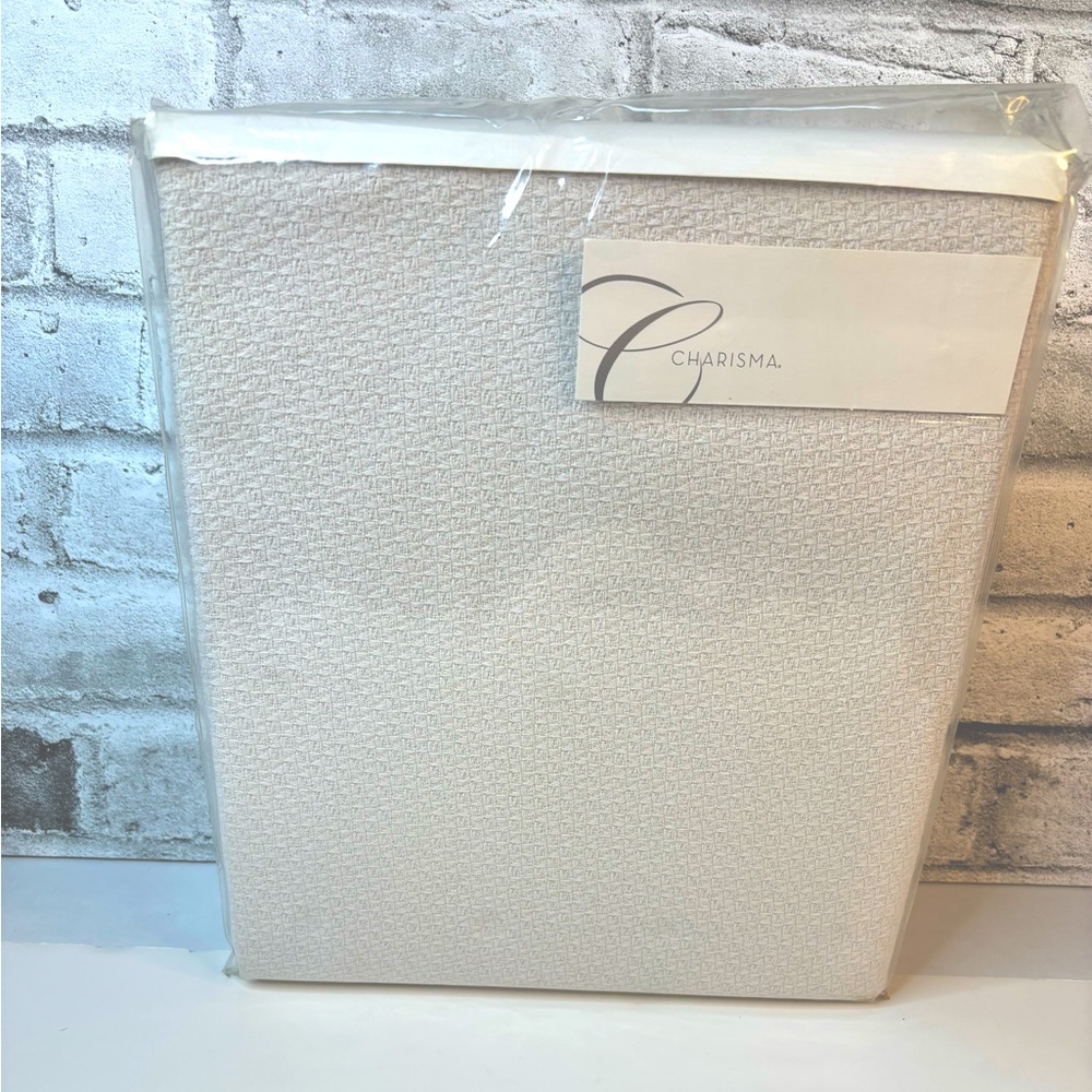 Charisma Queen Size Blanket Brand New in Bag. Light Gray